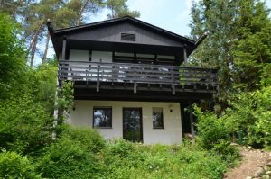 Ferienhaus Eifelröschen zwischen Bäumen